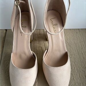 Lulu's Cream Classic Heels
